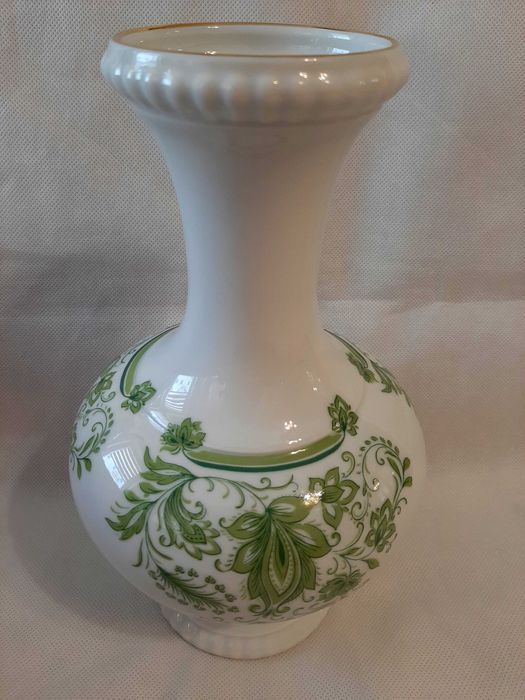 Piękny porcelanowy wazon sygnowany-Germany .