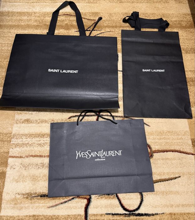 Брендові пакети, коробки, пакування, пильники.