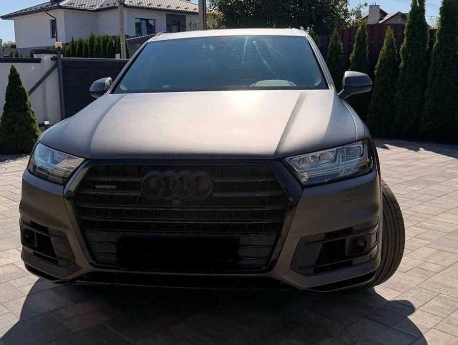 Продаю Audi Q7 2019