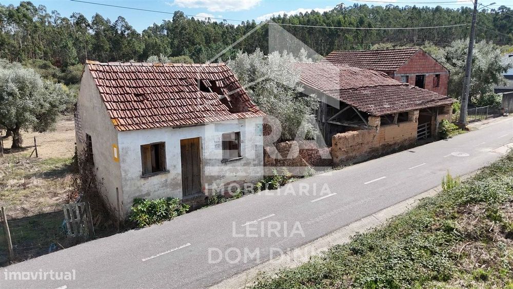 Moradia T2 isolada com terreno de 1073m² — Santiago E São Simão De Litém E Albergaria Dos Doze, Leiria