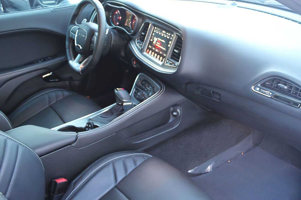 Dodge Challenger SRT Hellcat      2017