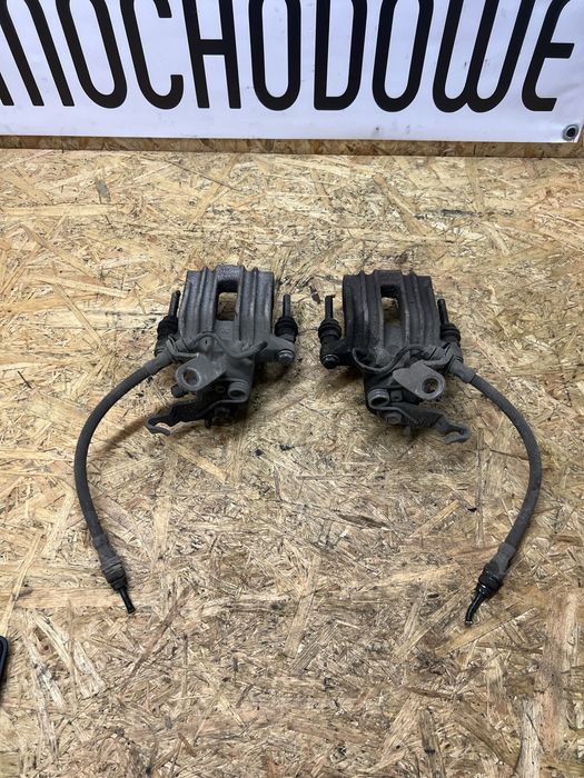 Zacisk hamulcowy vw golf 5 prawy tył TRW