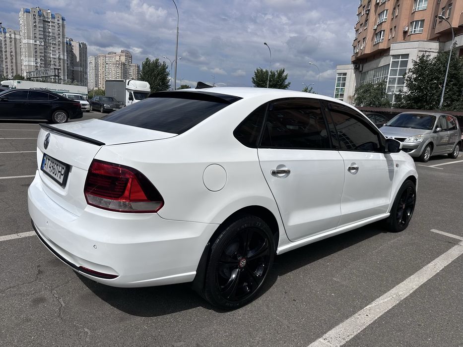 Volkswagen Polo ,1.6 Газ-Бензин 2017