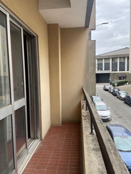 Apartamento T4 para renovar