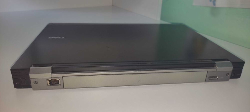 Dell Latitude E6400, 14.1 LED, Intel Mobile Core2Duo  P8400, 4/320 ГБ.