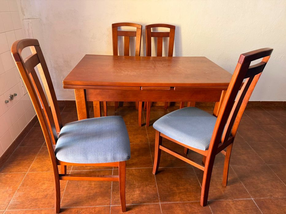 Mesa de sal de jantar extensível + cadeiras