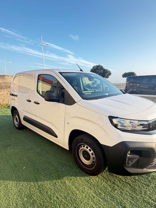 Carrinha Opel com apenas  7.000 KM (garantia de fáfrica)