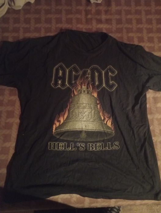 Witam mam do sprzedania dwie oryginale koszulki ACDC i Black Sabbath