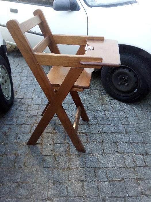 Cadeira de criança estrutura madeira