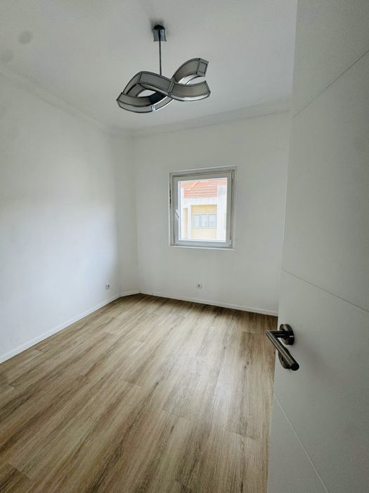 T2 Remodelado a Estrear na Brandoa – 1.100€