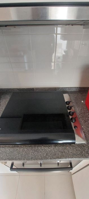 Fogão placac a gas e forno elétrico