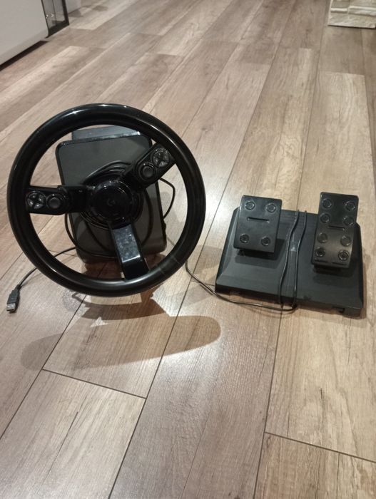 Kierownica z pedałami Pc