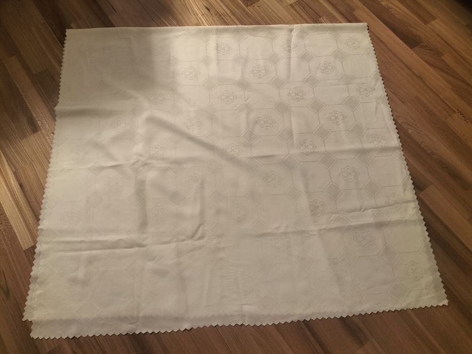 Obrus koloru ecru 128x218