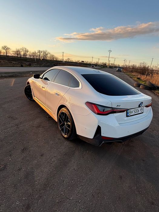 Bmw i4 стан нової