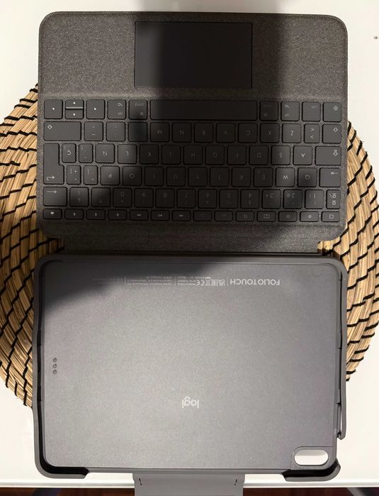 Protetor/Teclado Logitech Folio Touch para iPad - Excelente Estado