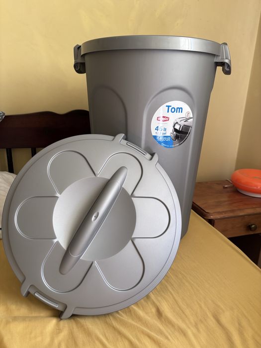 Pojemnik pydelko na karmę 12 kg/ 46 litrów