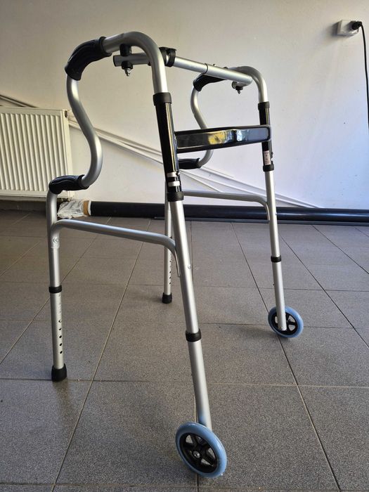 Balkonik rehabilitacyjny aluminiowy,składany, z kółkami