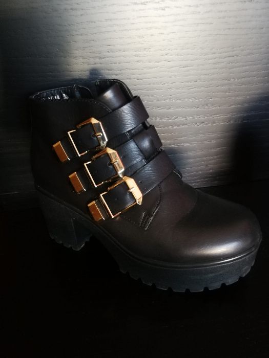 Botas - tamanho 36 como novas