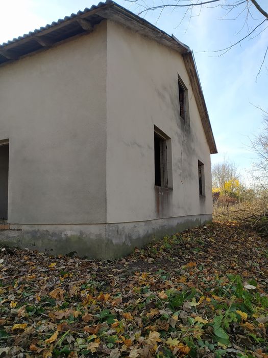 Незавершена будівля.