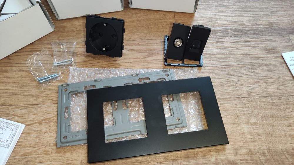 BSEED стандартна разетка EC, PC Rj45 cat5, TV.