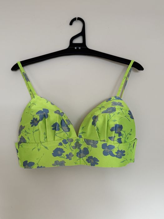 Crop top e calções verde fluorescente