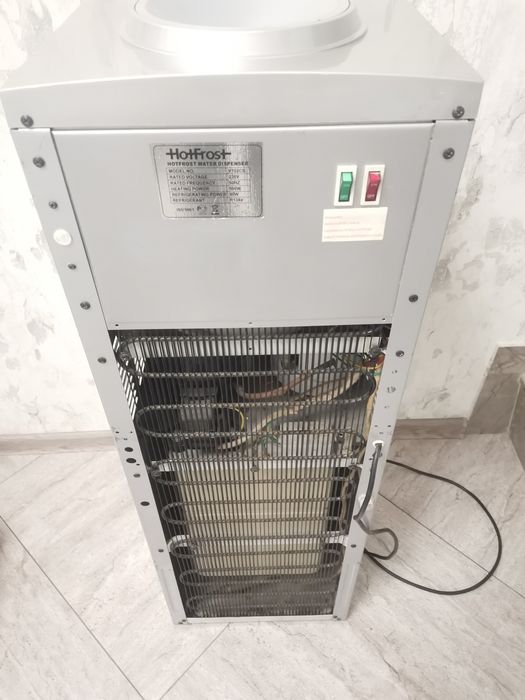 Кулер для воды напольный гарячая и холодная