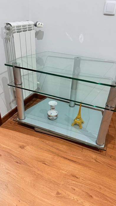 Mesa de vidro muito nova