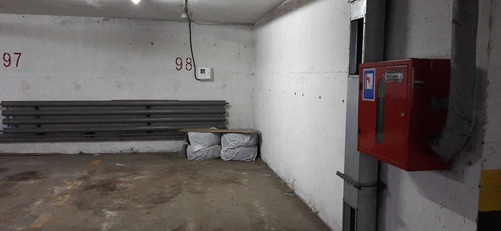 Сдам в аренду паркоместо закрытом паркинге по бульвару Верховної Ради, 14 б . Можно для электромобиля.