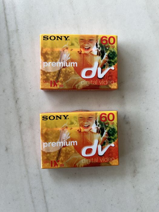 2 Kasety Wideo Sony Premium 60 Mini DV (model DVM60PR).