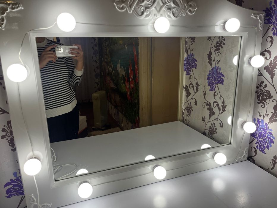 Дзеркало з освітленням через юсб