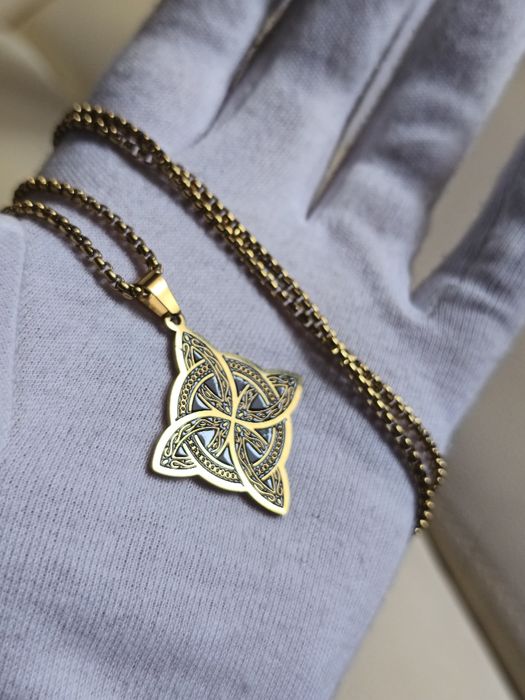 Colar Dourado de simbologia Ancestral