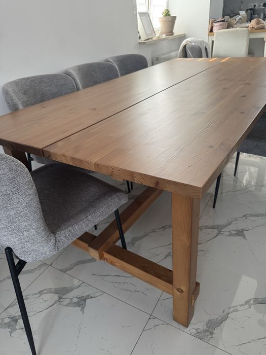 Stół z litego drewna Ikea