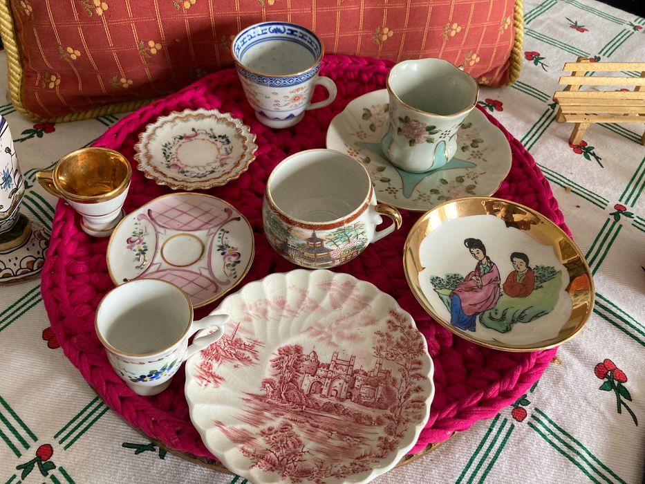 Chávenas de chá porcelana pintadas à mão vintage sec XVII