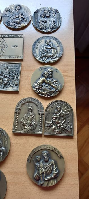 30 medalhas comemorativas