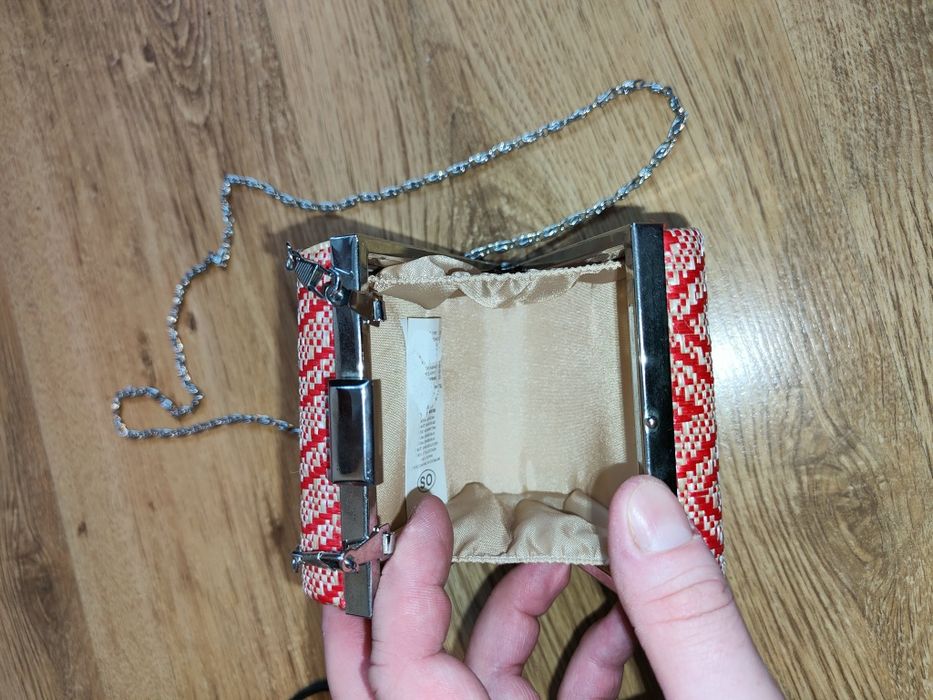 Torebka kopertówka sztywna, mała 10x10cm na łańcuszku odpinanym