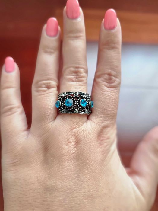 Anel cinzento com detalhes azuis, tamanho S