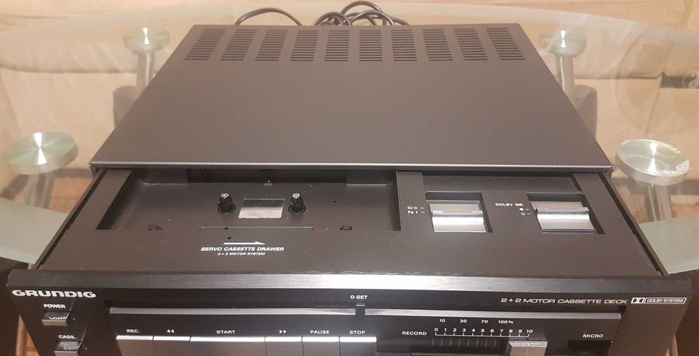 Кассетная дека Grundig CF 20 High Fidelity 2+2 motor made in Portugal: 3  200 грн. - Магнітоли та магнітофони Кривий Ріг на Olx