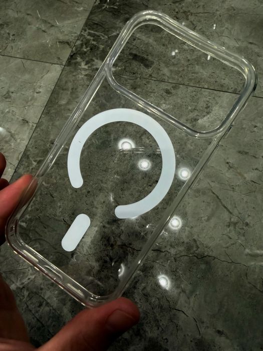 прозрачный чехол на iPhone 17 Pro