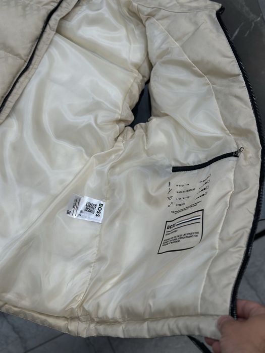 Топова жилетка Hugo Boss пух