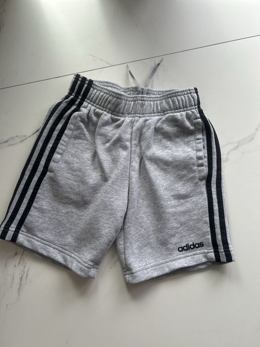 Świetne spodenki chłopięce, bawełna-9-10 lat-Adidas