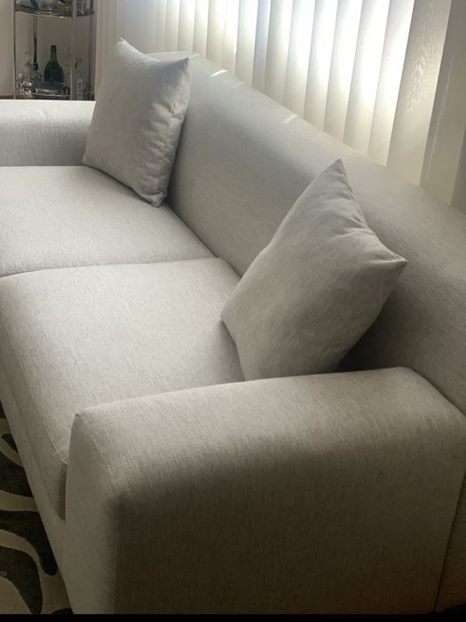 Sofá bege em bom estado