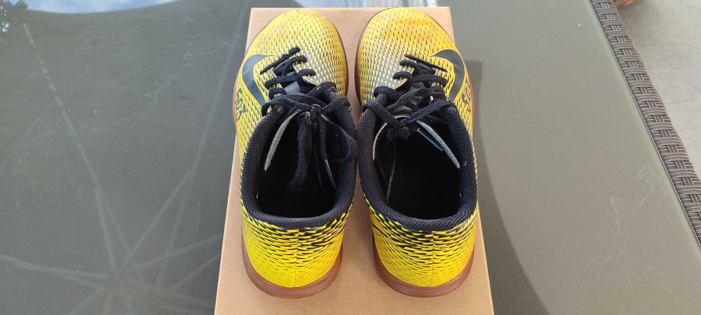 Vendo ténis da marca NIKE, de Futsal, Corrida e Casuais