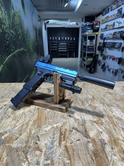 Пістолет Glock 17 з лазером, прицілом та 3 магазинами різної ємності