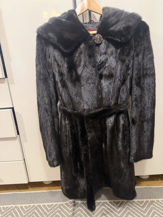 Норкова шуба чорна