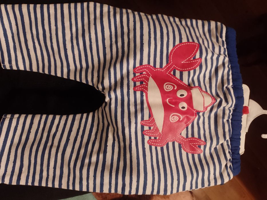 Dwa śliniaki i spodenki 68