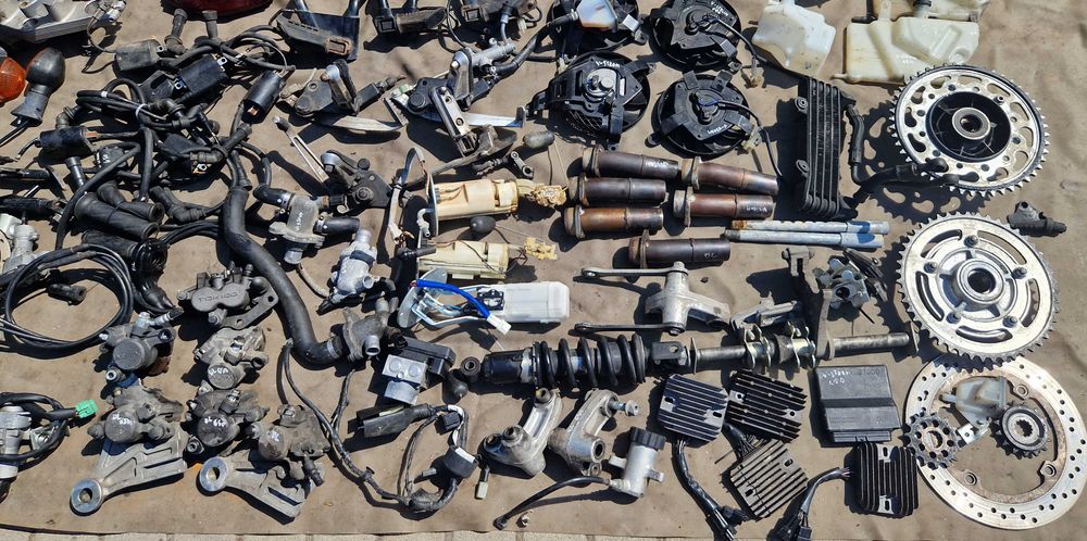 Suzuki DL650 V STROM zegar owiewka boczek wypełnienie osłona linka oś