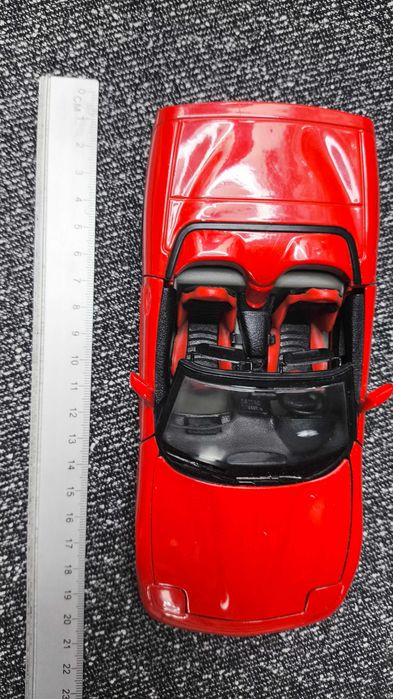 Модель Chevrolet Corvette 1997 масштаб 1:24 Bburago Italy