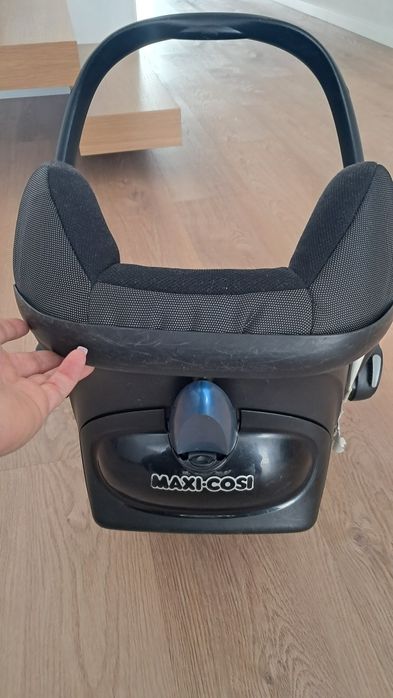Cadeira auto Maxi-Cosi CabrioFix com  base IsoFix