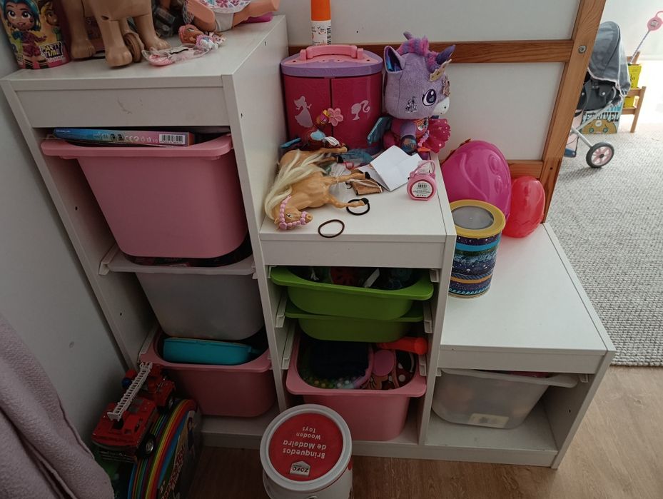 Cama Kura IKEA com colchão + Baú de brinquedos