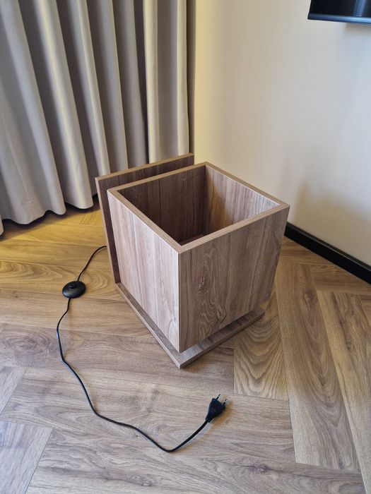 Klimatyczna lampa wolnostojąca, doniczka.